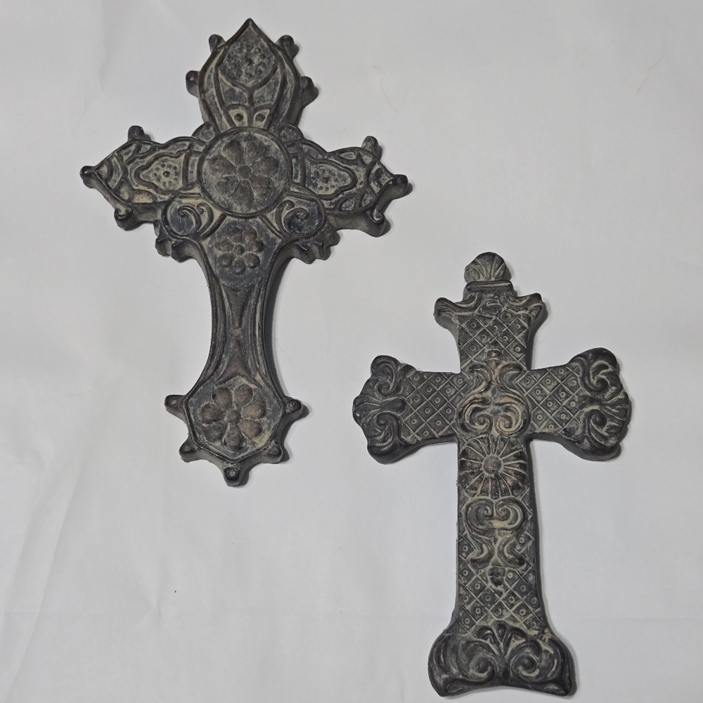 Set Of 2 Resin Crosses Intricate Designs Wall Hangers Religious Home Decor
